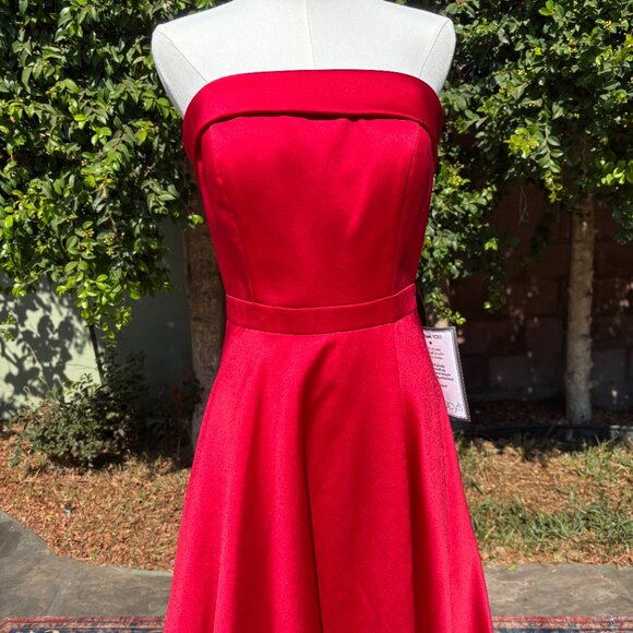 Xscape NWT Strapless Red Gown Size 4 Formal A-Line Evening Prom Dress - Picture 4 of 12